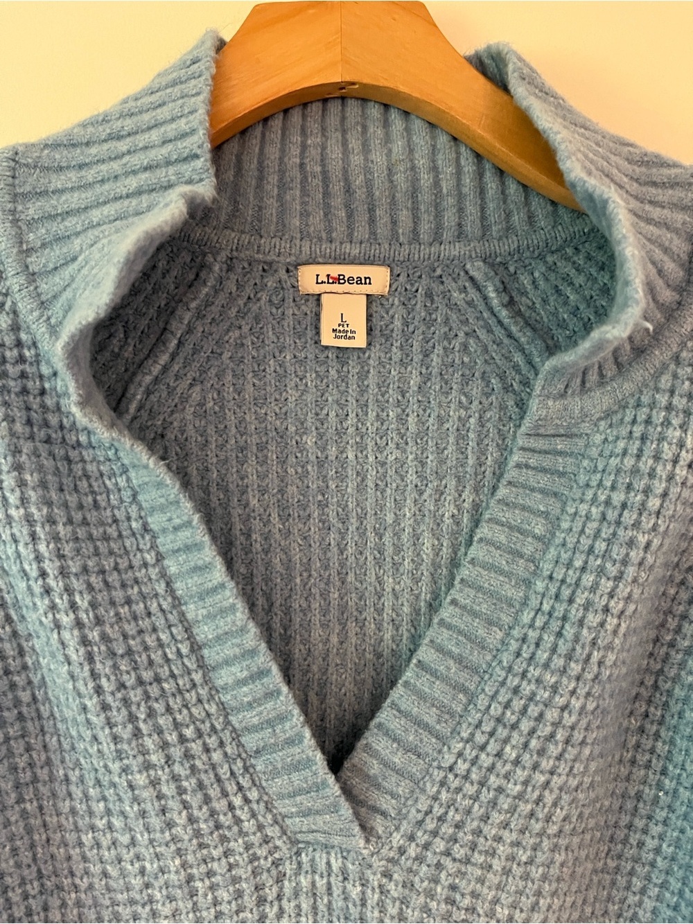 L.L. Bean Light Blue Waffle Knit V-Neck Sweater Size L - Picture 2 of 5